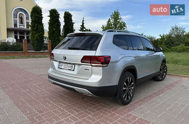 Позашляховик / Кросовер Volkswagen Atlas 2017 в 
