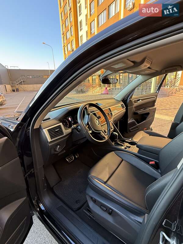 Внедорожник / Кроссовер Volkswagen Atlas 2018 в Вишневом