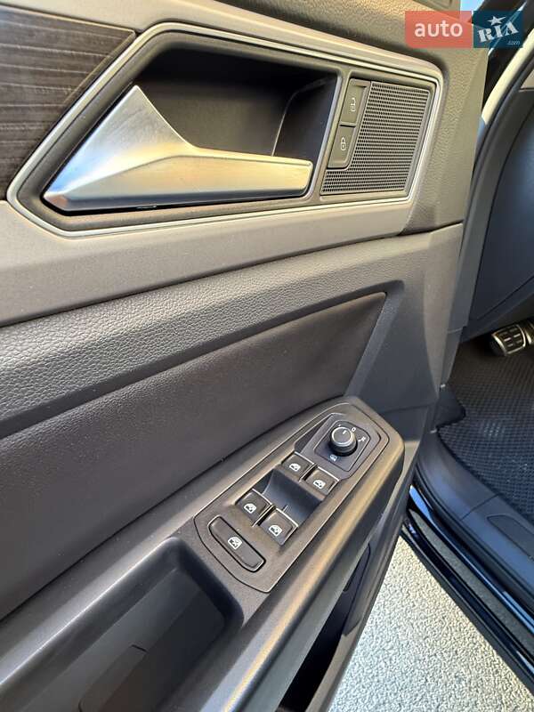 Внедорожник / Кроссовер Volkswagen Atlas 2018 в Вишневом