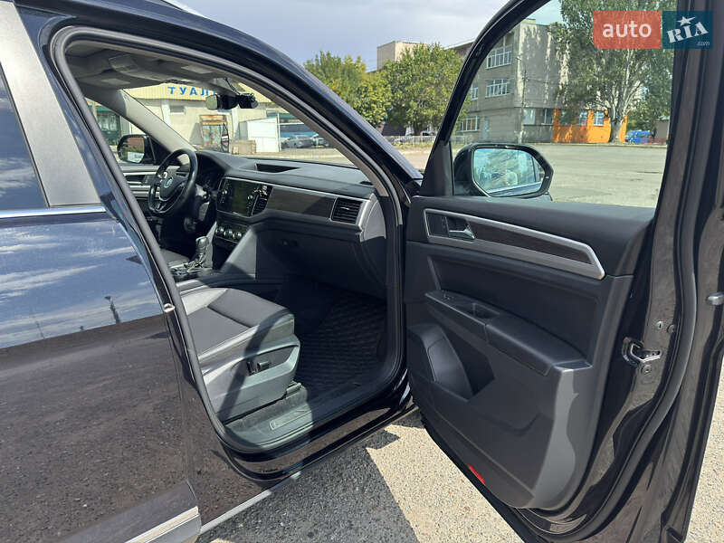 Позашляховик / Кросовер Volkswagen Atlas 2017 в Миколаєві