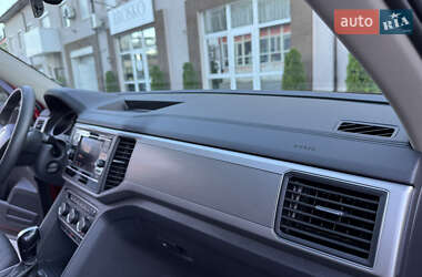 Позашляховик / Кросовер Volkswagen Atlas 2018 в 