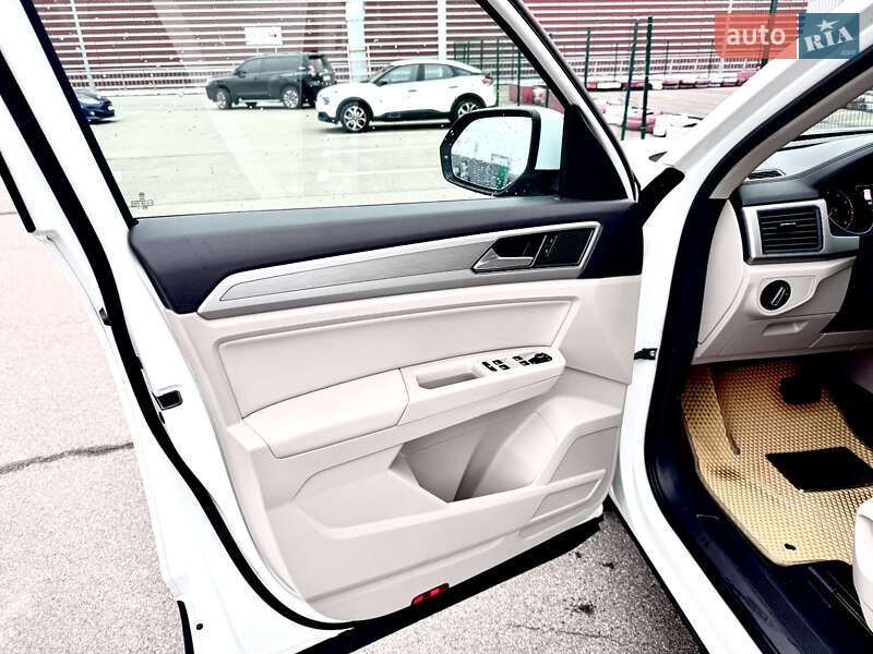 Внедорожник / Кроссовер Volkswagen Atlas 2018 в Киеве фото 21 Внедорожник / Кроссовер Volkswagen Atlas 2018 в Киеве