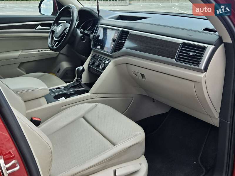 Позашляховик / Кросовер Volkswagen Atlas 2017 в Києві