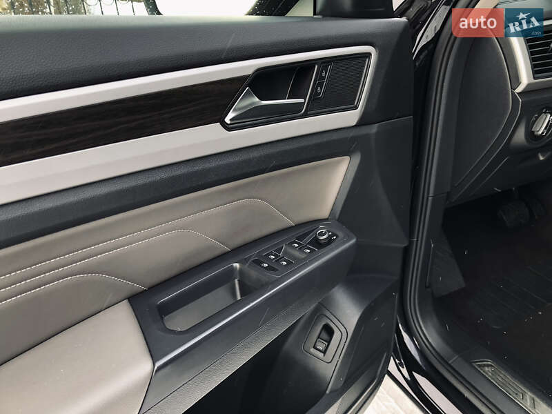 Позашляховик / Кросовер Volkswagen Atlas 2021 в Ірпені