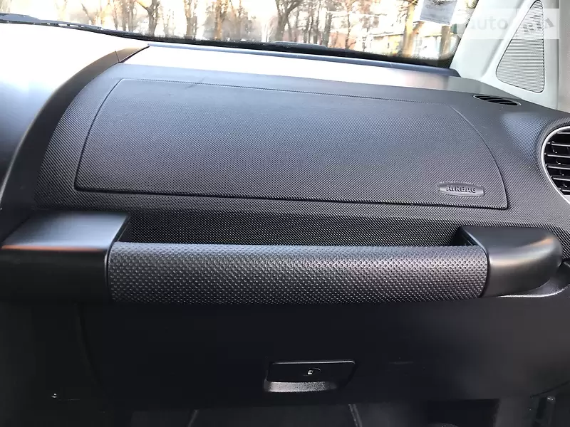 Хэтчбек Volkswagen Beetle 2010 в 