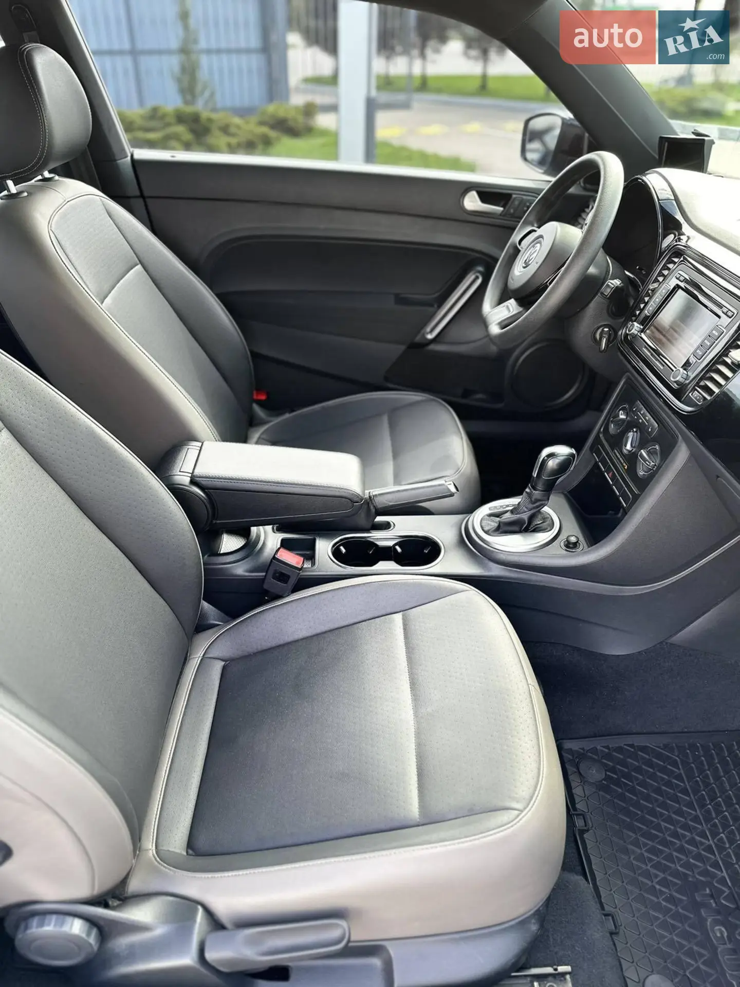 2015 Volkswagen Beetle - мініатюра 25