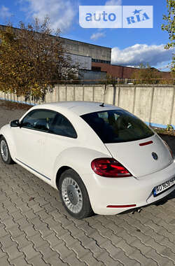 Хэтчбек Volkswagen Beetle 2013 в Ужгороде