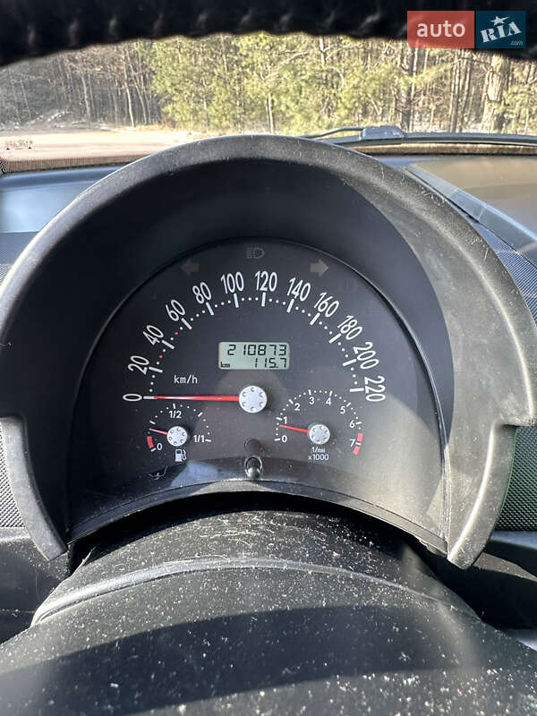 Хэтчбек Volkswagen Beetle 2003 в Славутиче