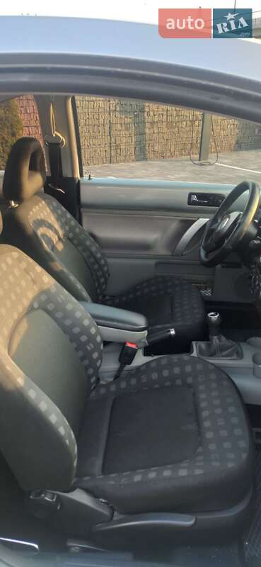 Хэтчбек Volkswagen Beetle 2001 в Макарове