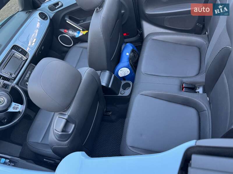 Кабриолет Volkswagen Beetle 2013 в Киеве фото 26 Кабриолет Volkswagen Beetle 2013 в Киеве