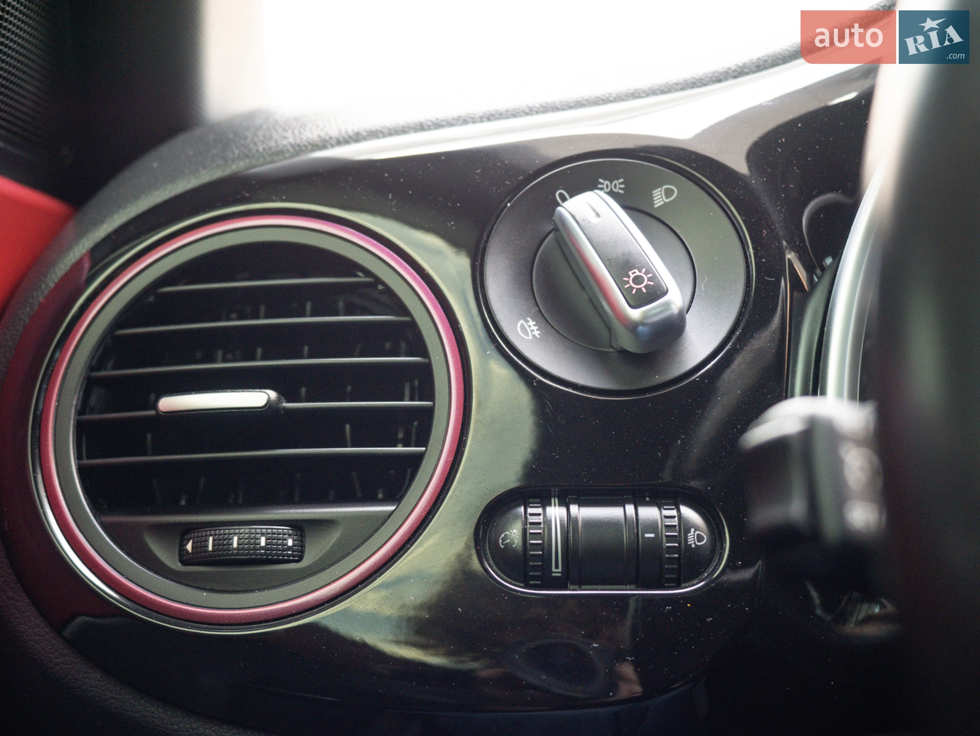 2016 Volkswagen Beetle - мініатюра 24
