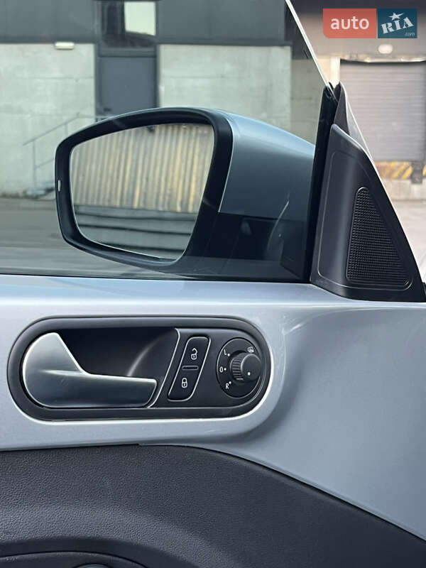 Хэтчбек Volkswagen Beetle 2012 в Киеве