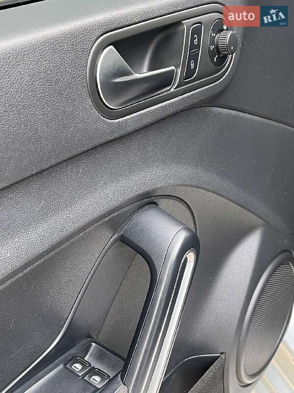 Хэтчбек Volkswagen Beetle 2012 в Киеве фото 10 Хэтчбек Volkswagen Beetle 2012 в Киеве