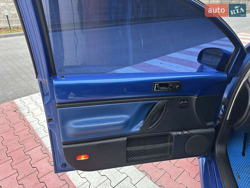 Хэтчбек Volkswagen Beetle 2003 в Киеве