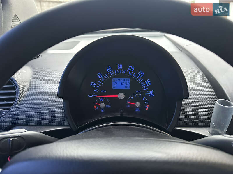 Хэтчбек Volkswagen Beetle 2003 в Киеве