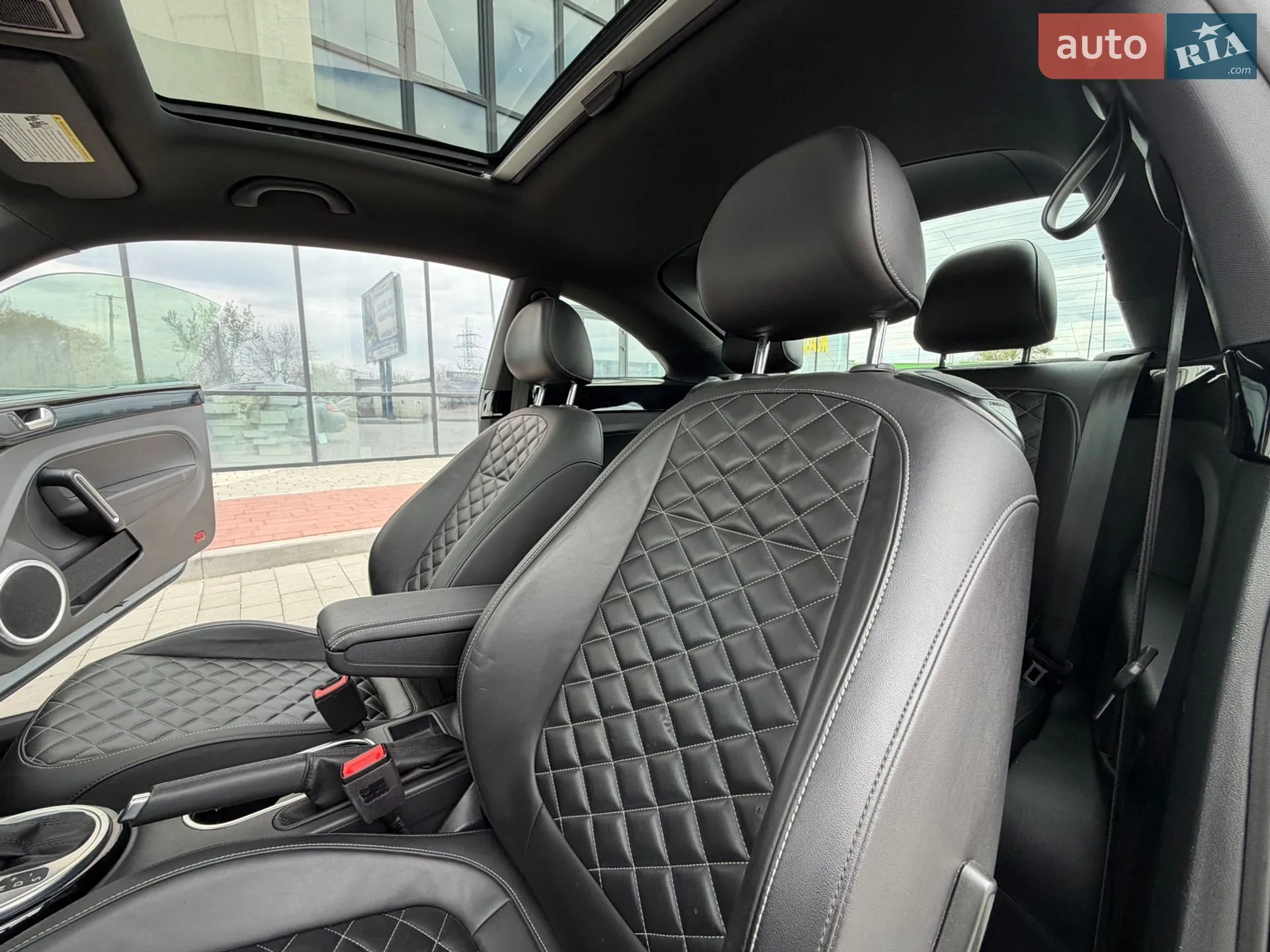 2018 Volkswagen Beetle - мініатюра 26