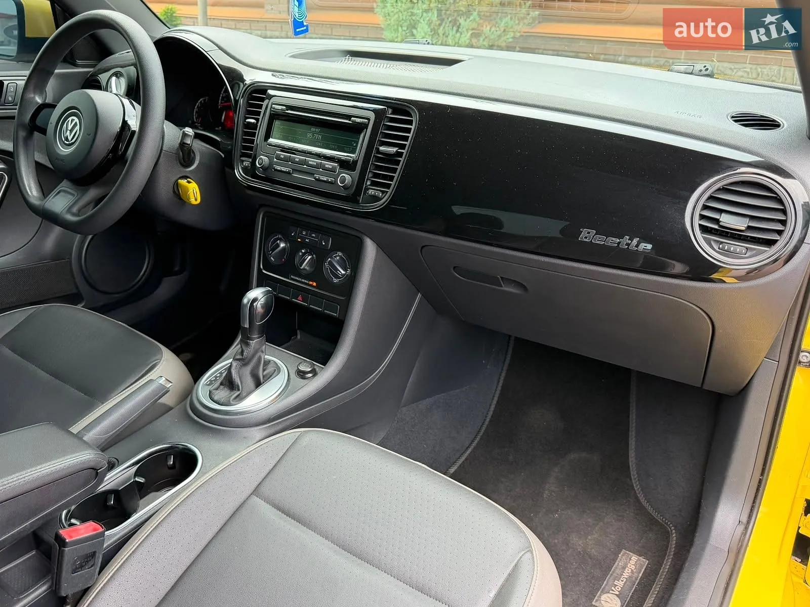 2015 Volkswagen Beetle - мініатюра 46