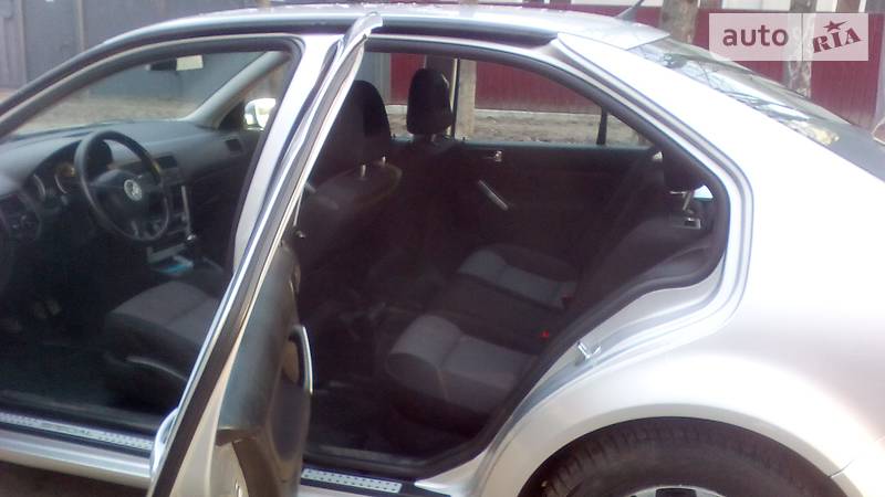 Седан Volkswagen Bora 2002 в Охтирці