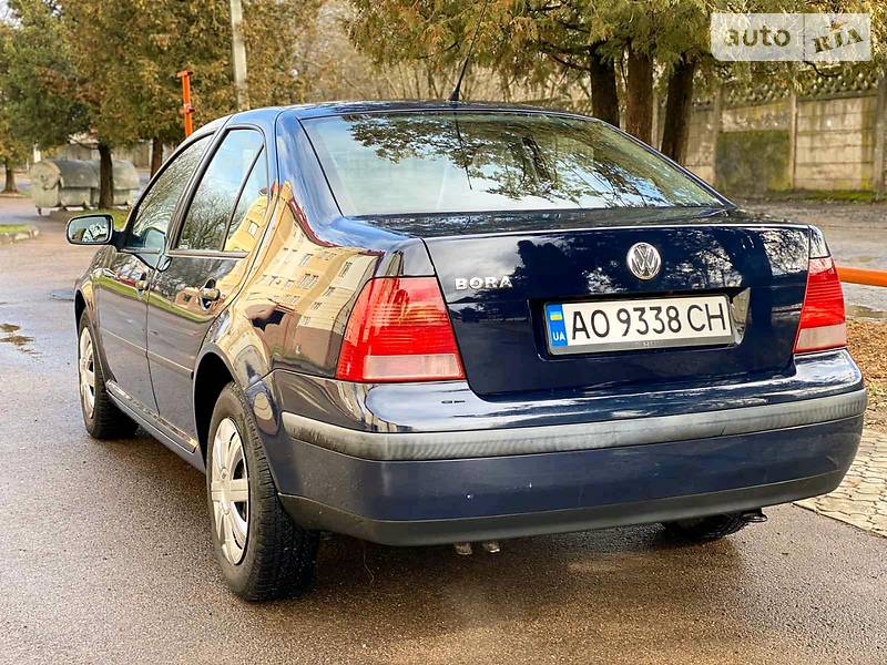 Седан Volkswagen Bora 2002 в Мукачевому