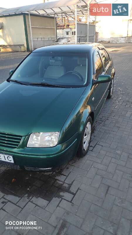 Седан Volkswagen Bora 1999 в Запорожье