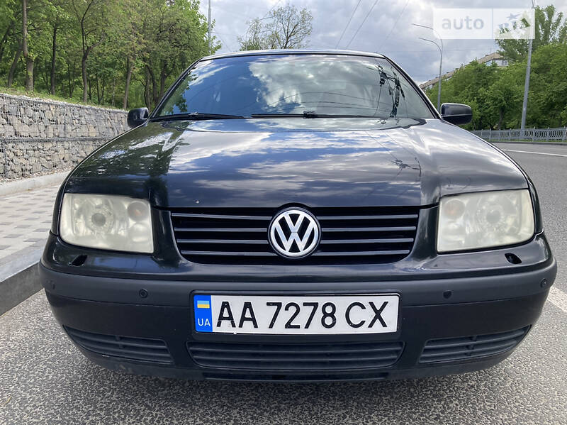 Седан Volkswagen Bora 2004 в Киеве