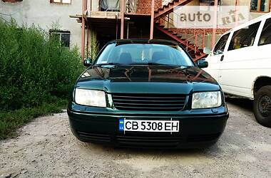 Седан Volkswagen Bora 1998 в Чернигове