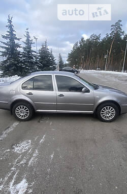 Седан Volkswagen Bora 2003 в Киеве