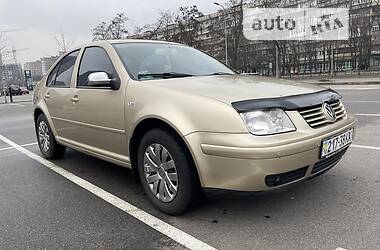 Седан Volkswagen Bora 2001 в Киеве