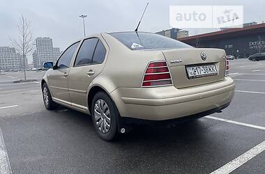 Седан Volkswagen Bora 2001 в Киеве