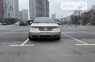 Седан Volkswagen Bora 2001 в Киеве