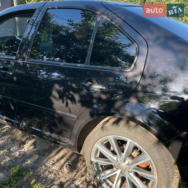 Седан Volkswagen Bora 2000 в Охтирці