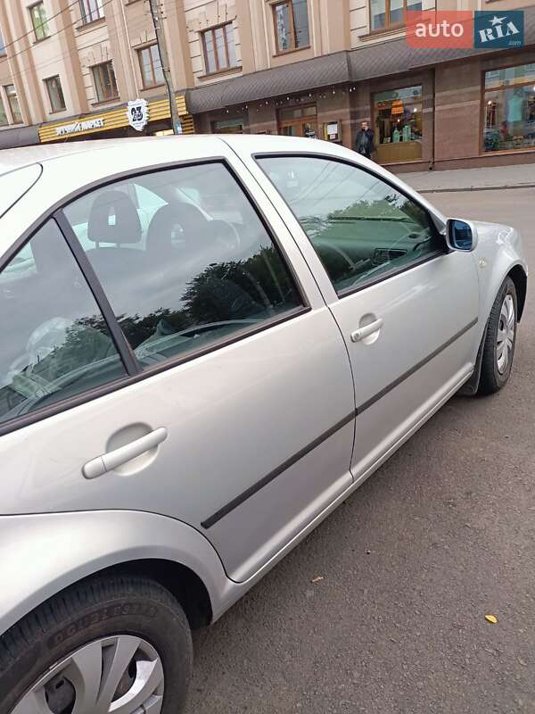 Седан Volkswagen Bora 1999 в Ровно