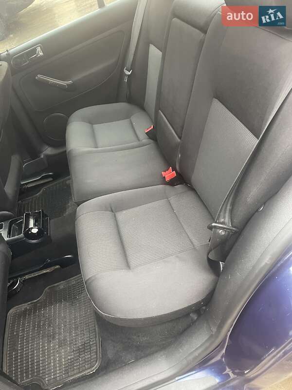 Седан Volkswagen Bora 2001 в Мостиській