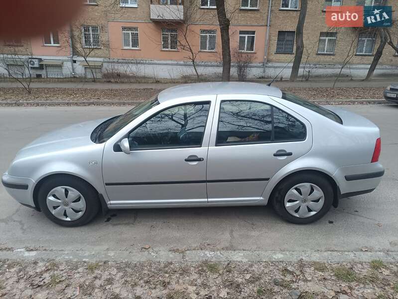 Седан Volkswagen Bora 2000 в Києві