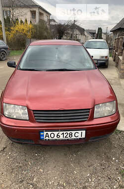 Седан Volkswagen Bora 1999 в Хусте