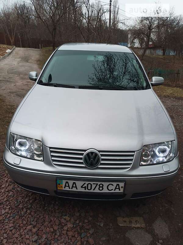 Седан Volkswagen Bora 2004 в Киеве