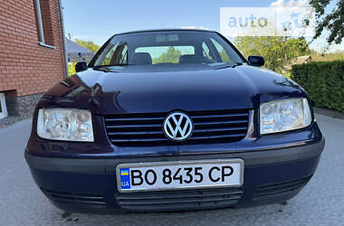 Седан Volkswagen Bora 2002 в Кременце