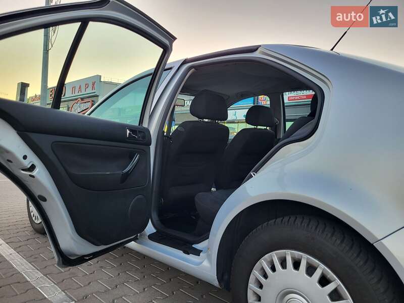 Седан Volkswagen Bora 1998 в Києві