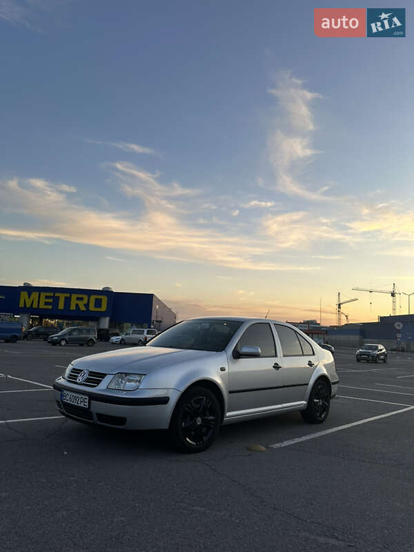 Седан Volkswagen Bora 2000 в Самборе
