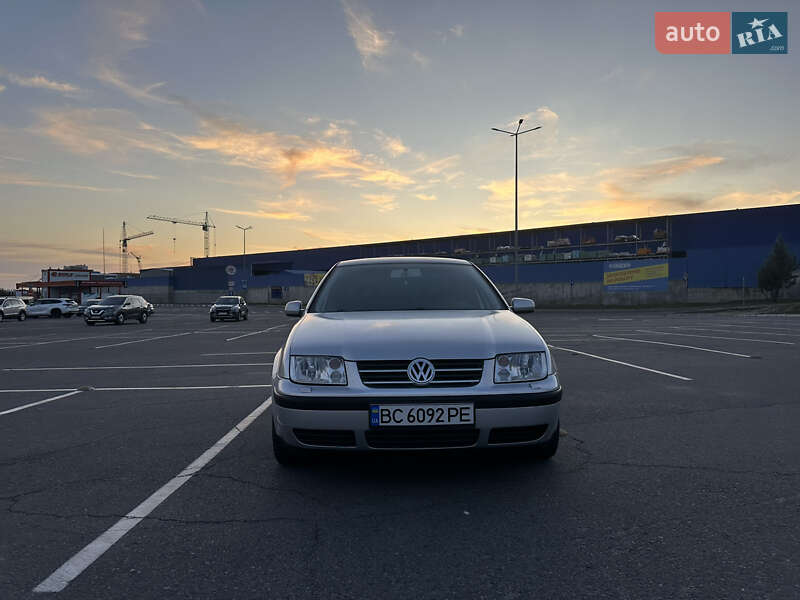 Седан Volkswagen Bora 2000 в Самборе