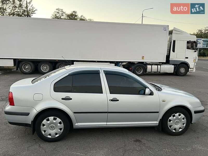 Седан Volkswagen Bora 1999 в Черкасах