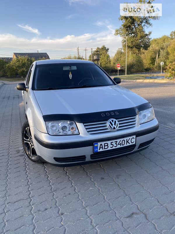 Седан Volkswagen Bora 1999 в Виннице