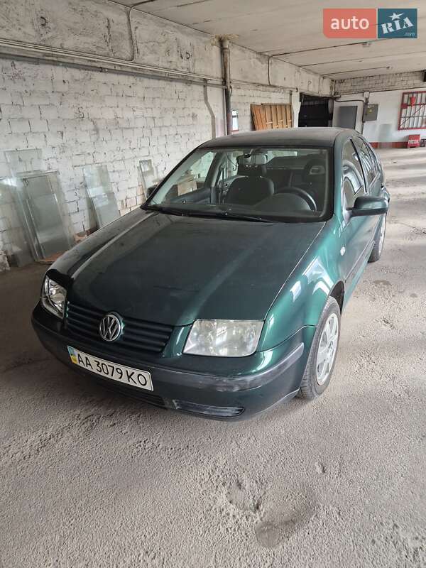 Седан Volkswagen Bora 2001 в Киеве