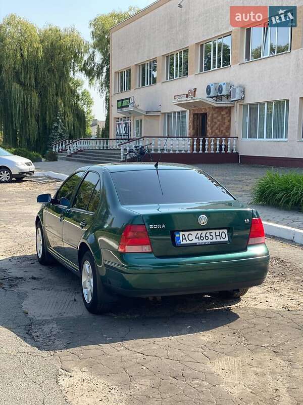 Седан Volkswagen Bora 1999 в Любомлі