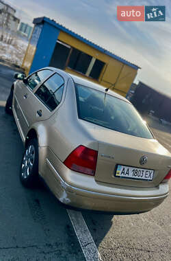 Седан Volkswagen Bora 2004 в Киеве