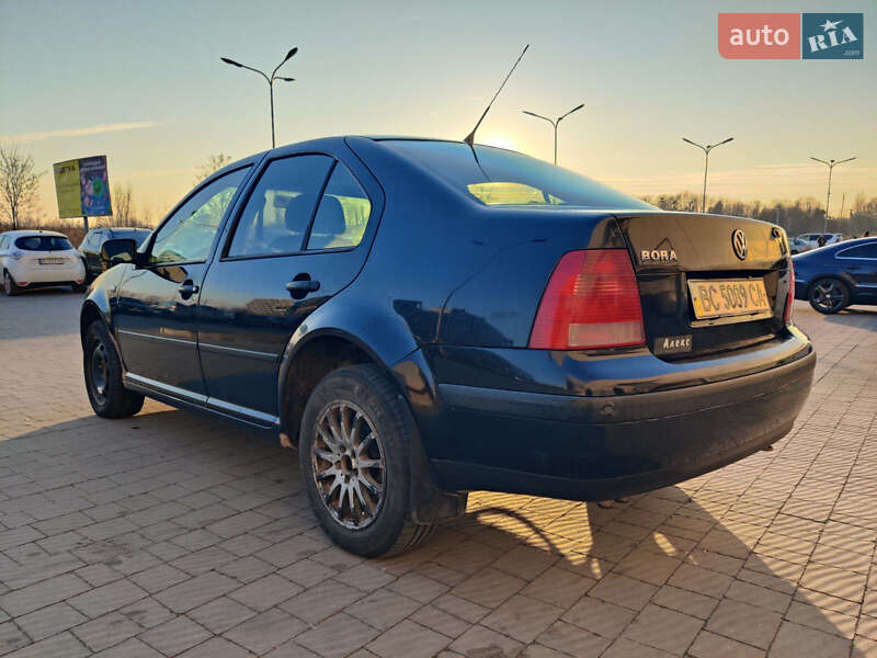 Седан Volkswagen Bora 2005 в Щирце