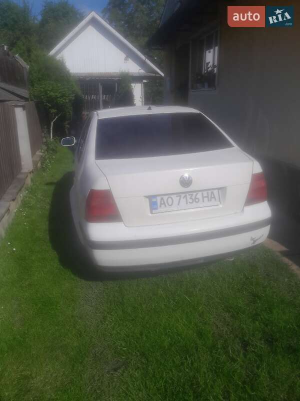 Седан Volkswagen Bora 2003 в Рахові