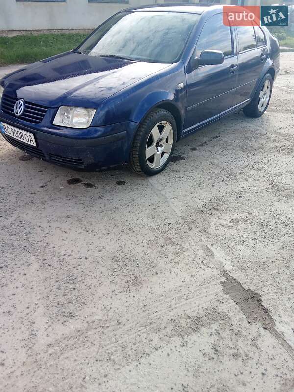 Седан Volkswagen Bora 2000 в Стрию