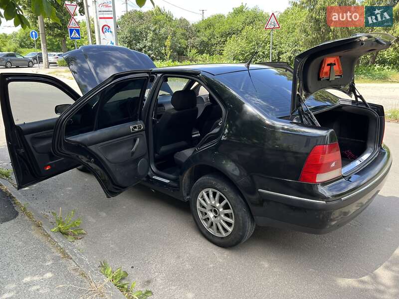 Седан Volkswagen Bora 2004 в Львове