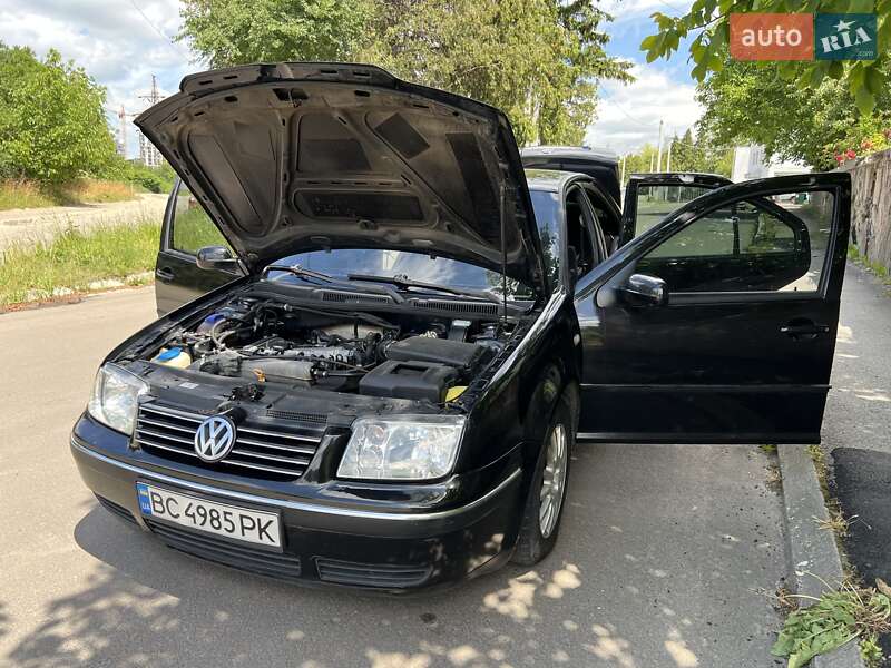 Седан Volkswagen Bora 2004 в Львове